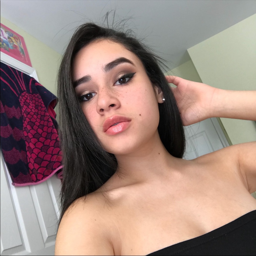 Meet your Posher, Abi